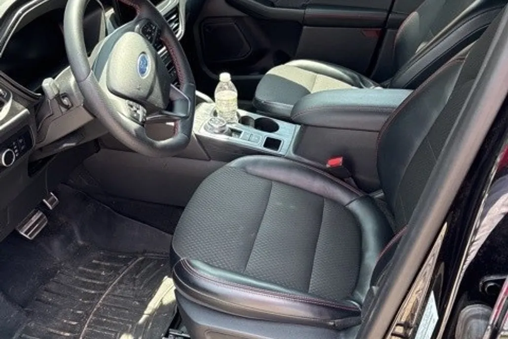 2024 Ford Escape ST-Line photo 1