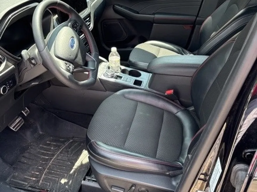2024 Ford Escape ST-Line photo 1
