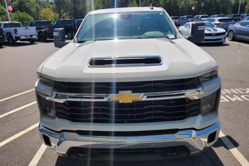 2024 Chevrolet Silverado 2500HD LT photo 1