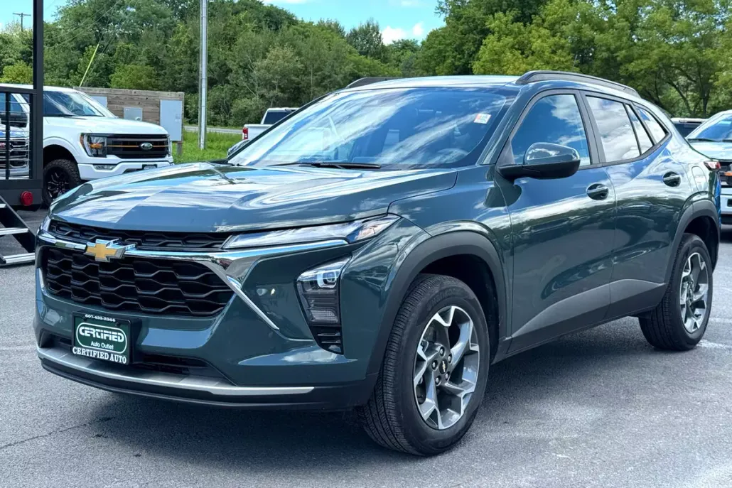 2025 Chevrolet Trax photo 1