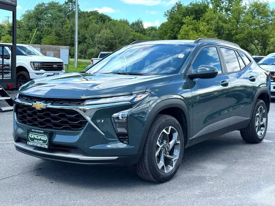 2025 Chevrolet Trax photo 1