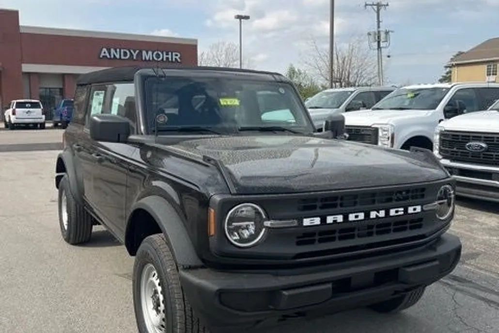 2025 Ford Bronco Base photo 1