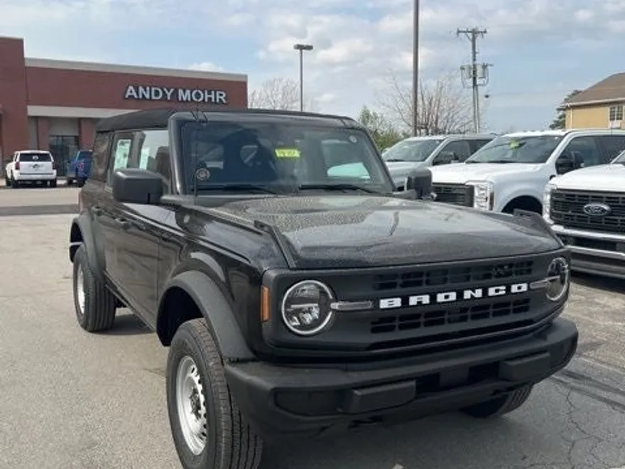 2025 Ford Bronco Base photo 1
