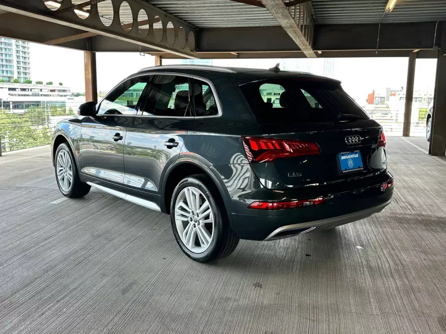 2019 Audi Q5 Premium Plus photo 1