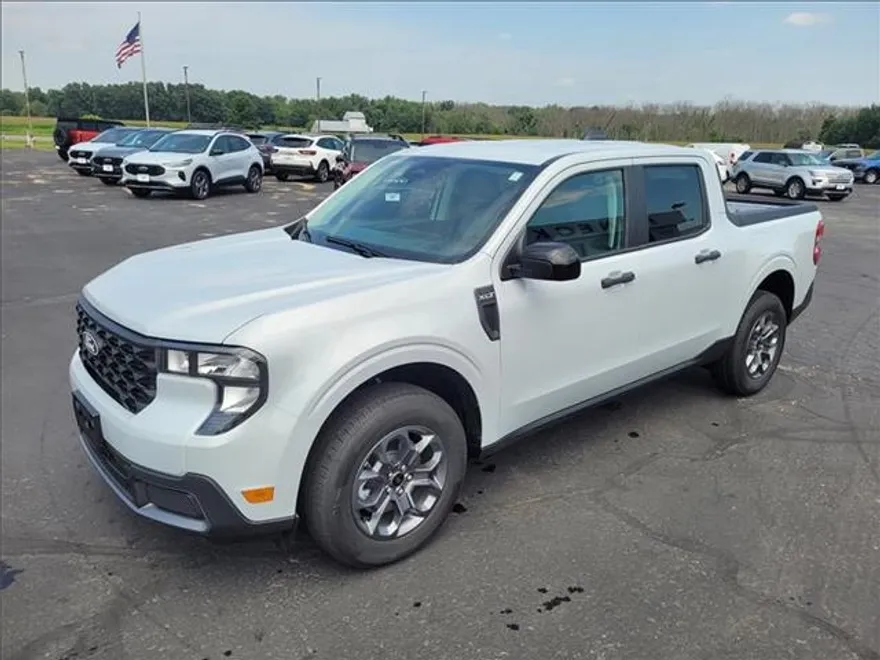 2025 Ford Maverick XLT photo 1