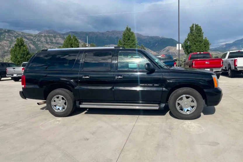 2003 Cadillac Escalade ESV photo 1