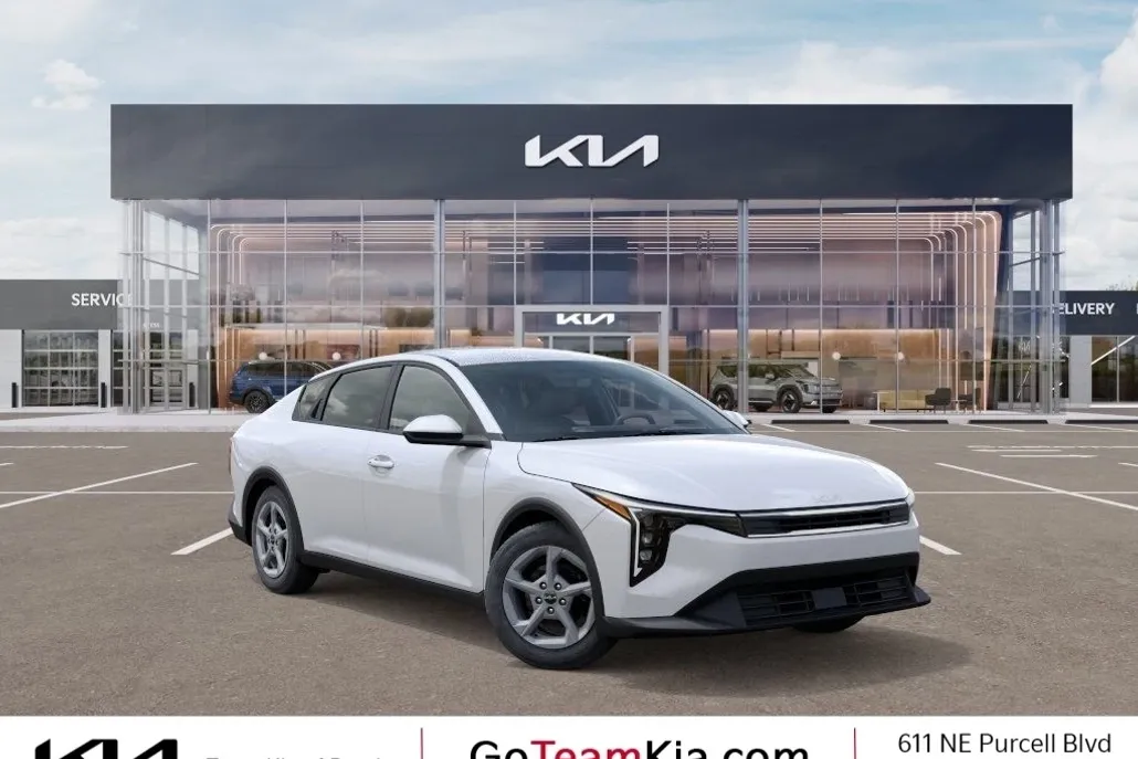 2025 Kia K4 LXS photo 1