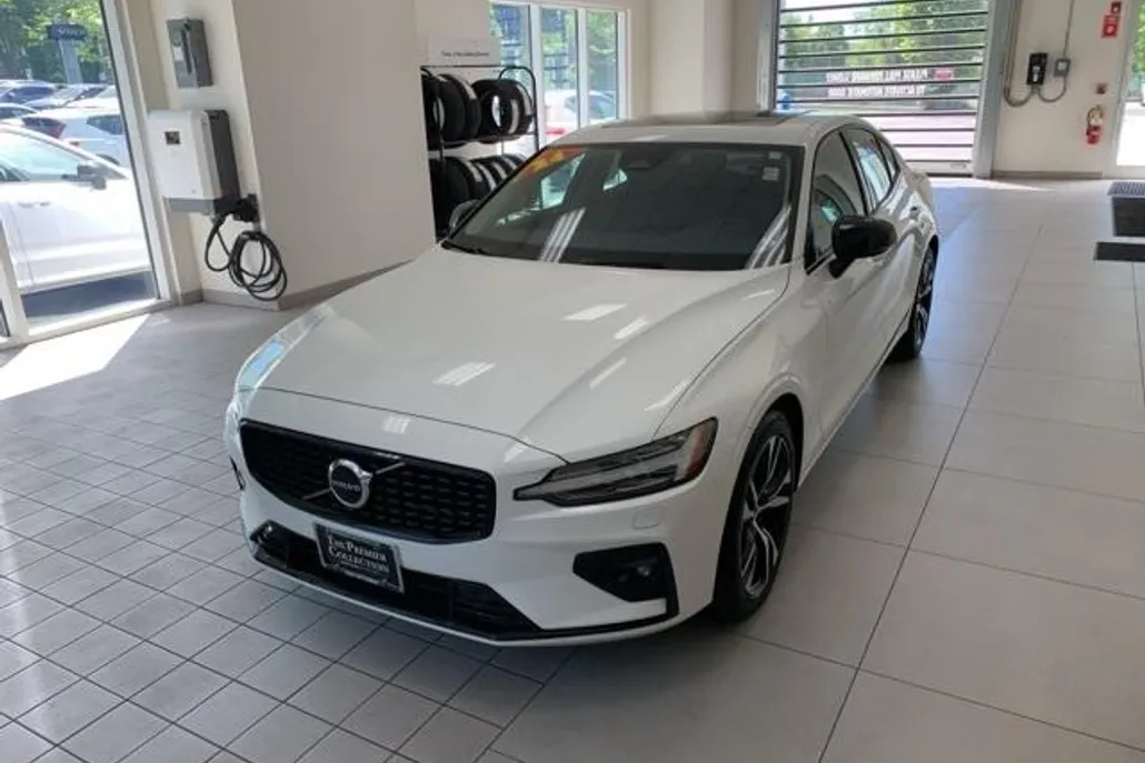 2024 Volvo S60 B5 Core photo 1