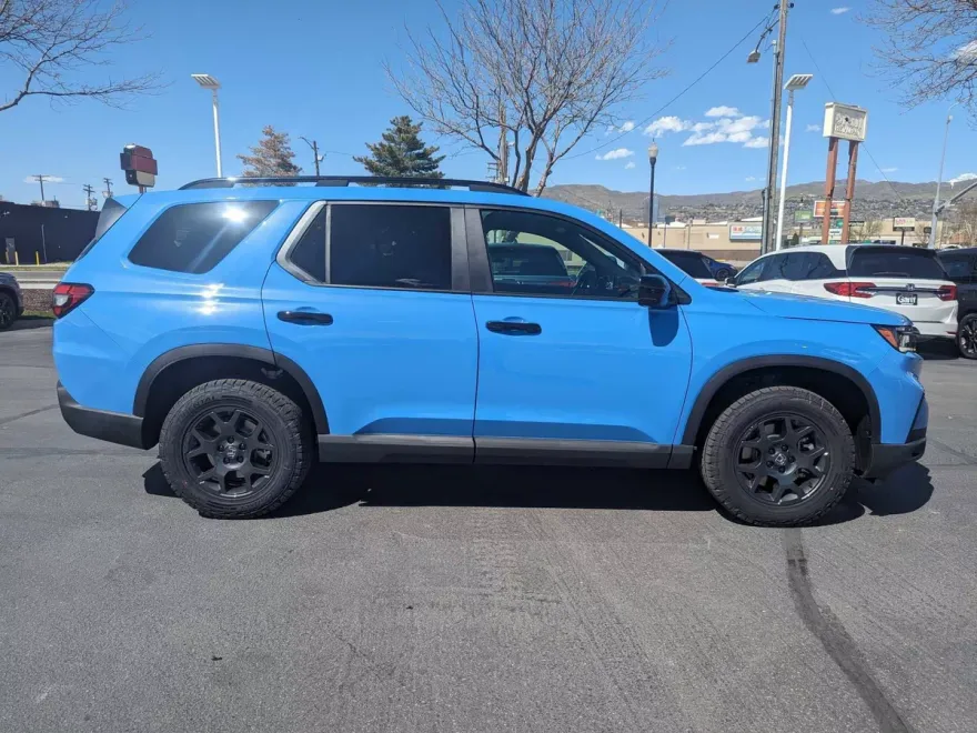 2025 Honda Pilot TrailSport photo 1