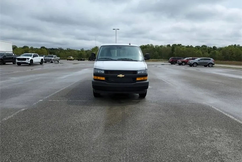 2025 Chevrolet Express Cargo 3500 photo 1