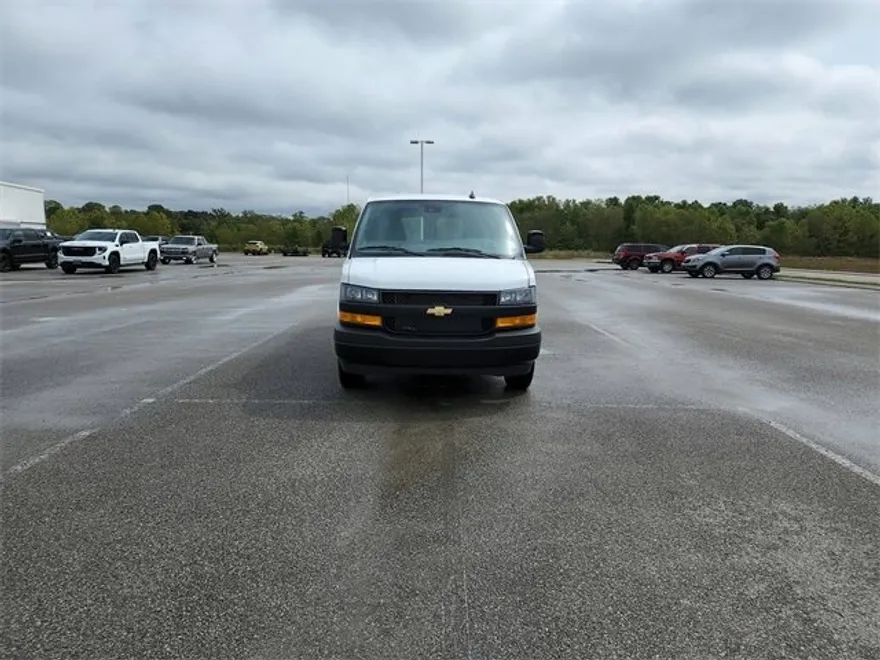 2025 Chevrolet Express Cargo 3500 photo 1