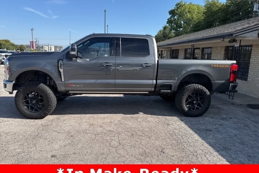 2023 Ford F-250 Lariat photo 1