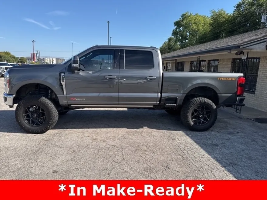 2023 Ford F-250 Lariat photo 1