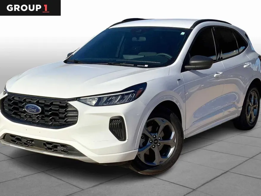 2023 Ford Escape ST-Line photo 1