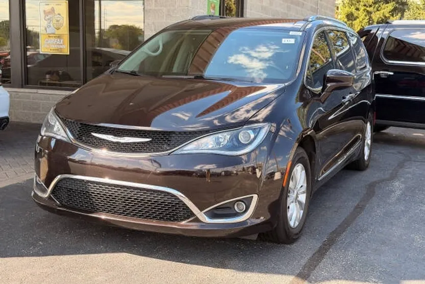 2019 Chrysler Pacifica Touring L 35th Anniversary photo 1
