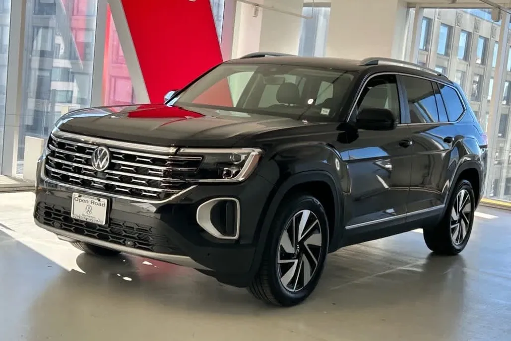 2025 Volkswagen Atlas SEL photo 1