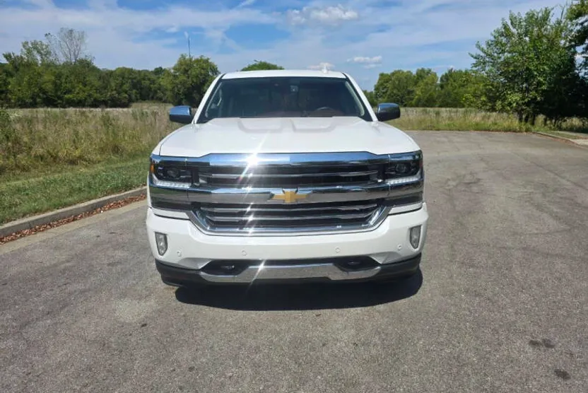 2017 Chevrolet Silverado 1500 High Country photo 1