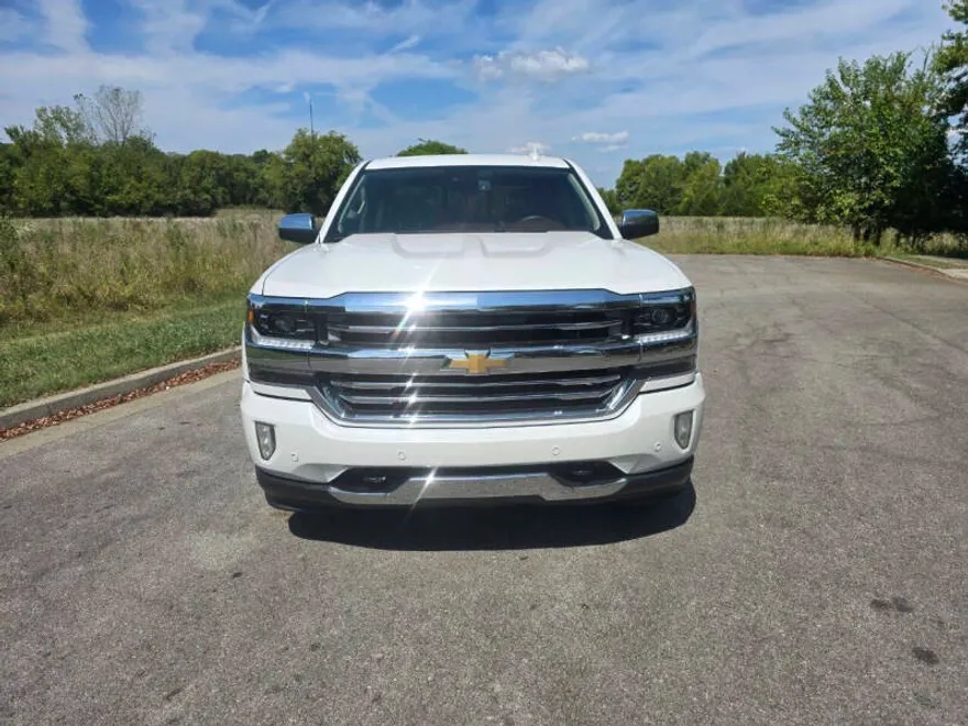 2017 Chevrolet Silverado 1500 High Country photo 1
