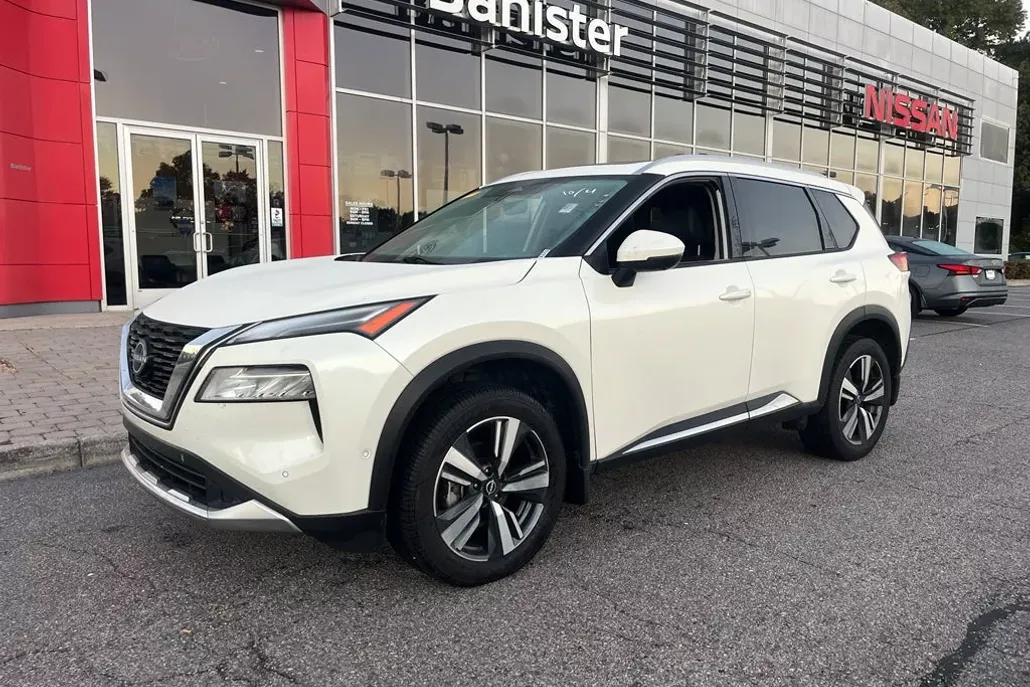 2023 Nissan Rogue Platinum photo 1