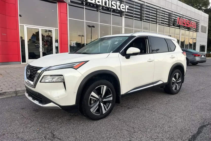 2023 Nissan Rogue Platinum photo 1