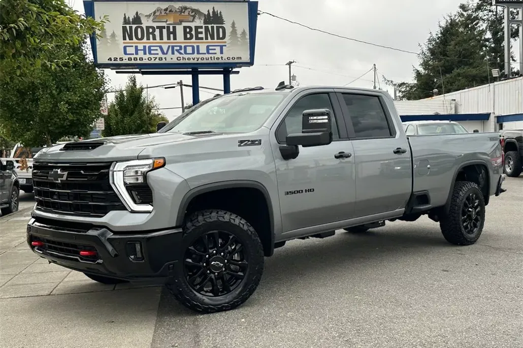 2026 Chevrolet Silverado 3500HD LT photo 1