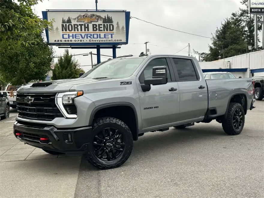 2026 Chevrolet Silverado 3500HD LT photo 1