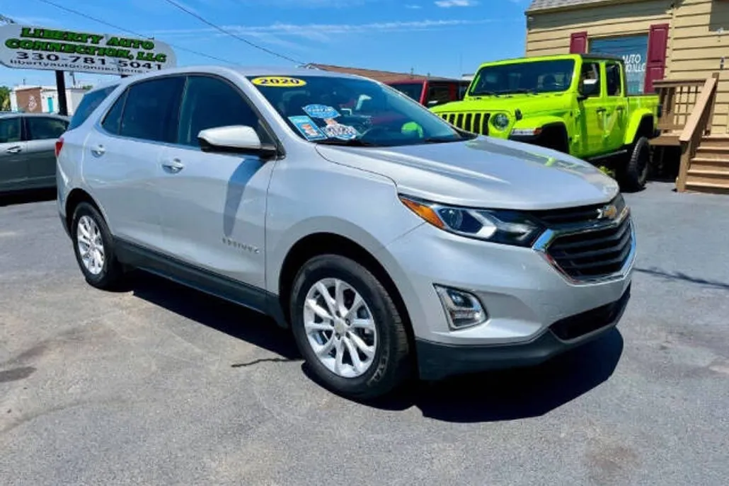 2020 Chevrolet Equinox LT photo 1