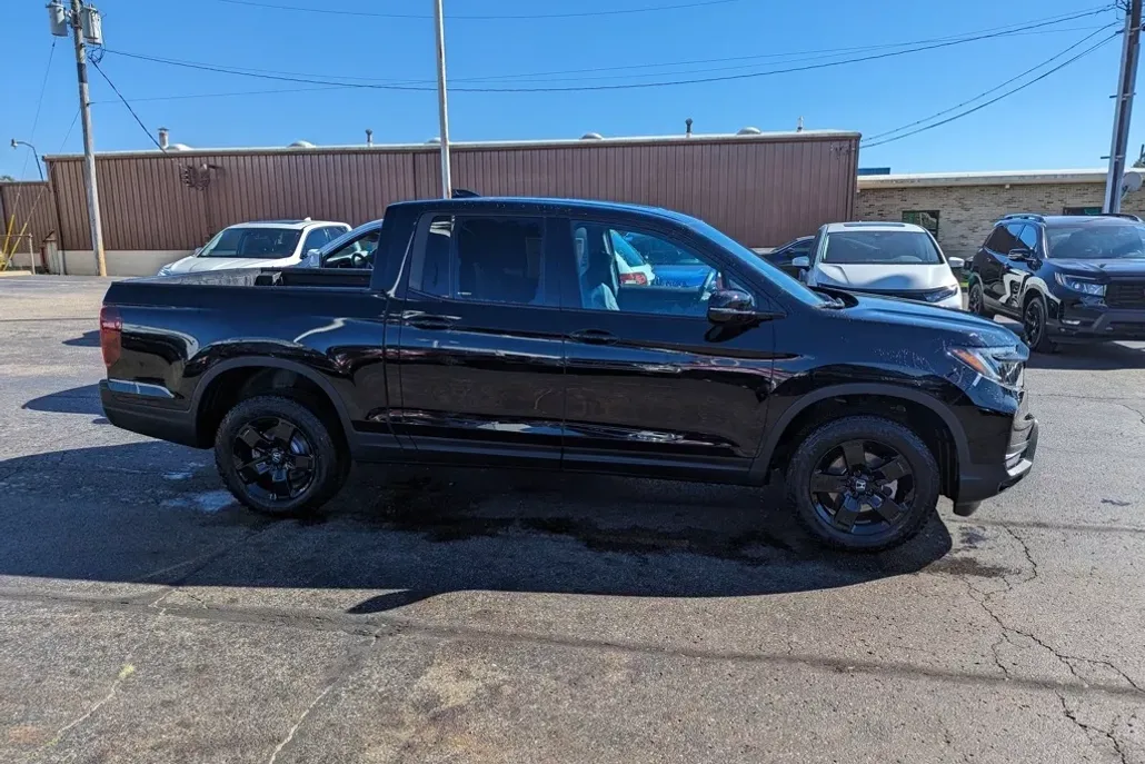 2026 Honda Ridgeline Black Edition photo 1