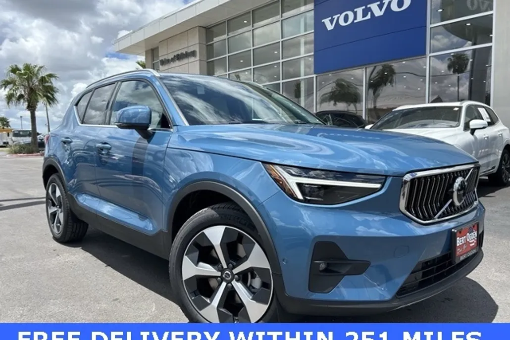2025 Volvo XC40 AWD Plus photo 1
