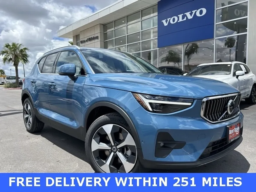 2025 Volvo XC40 AWD Plus photo 1