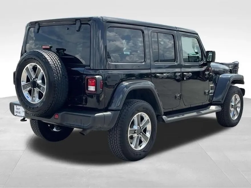 2022 Jeep Wrangler Unlimited Sahara photo 7