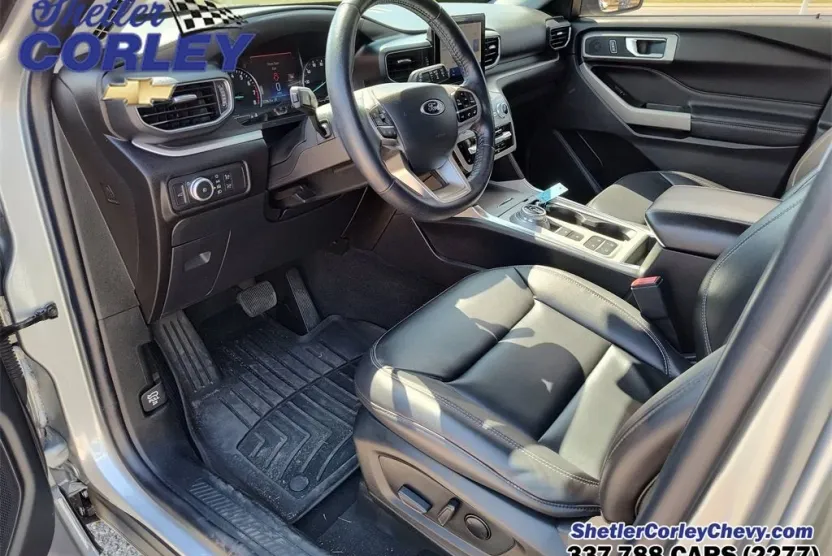 2021 Ford Explorer XLT photo 1