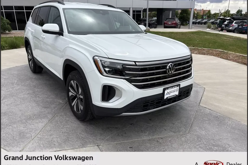 2025 Volkswagen Atlas SE photo 1