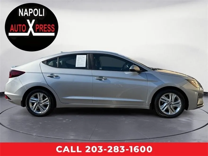 2020 Hyundai Elantra SEL photo 1