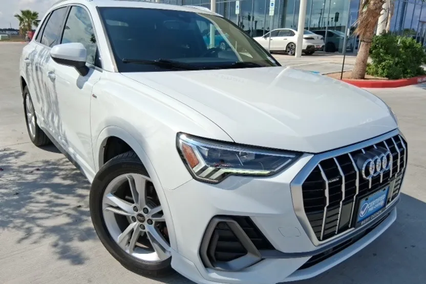 2024 Audi Q3 S line Premium photo 1