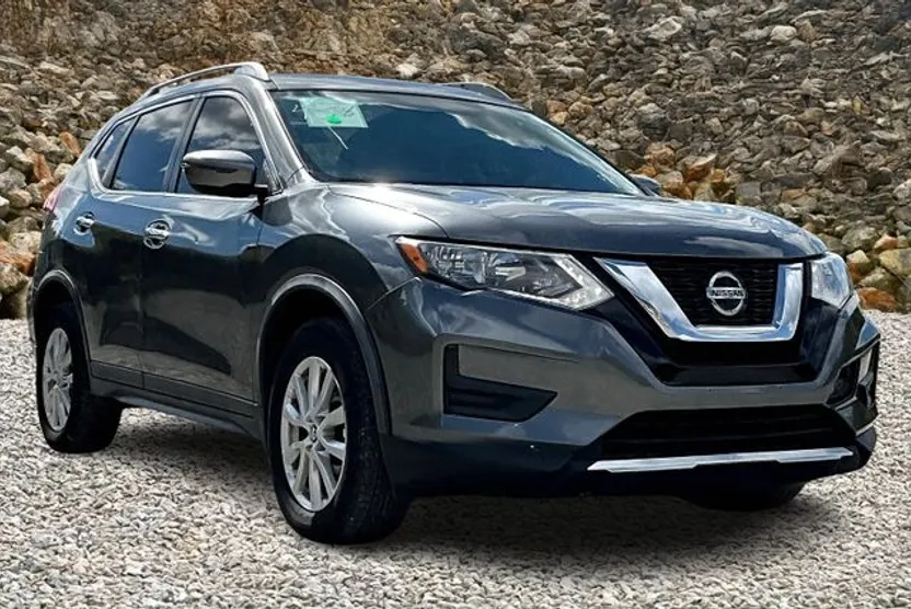 2018 Nissan Rogue SV photo 1