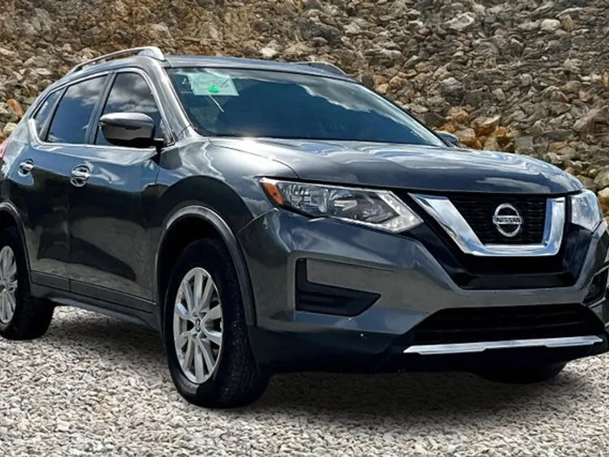 2018 Nissan Rogue SV photo 1