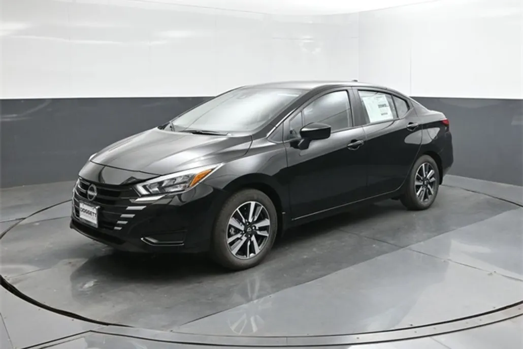 2025 Nissan Versa SV photo 1