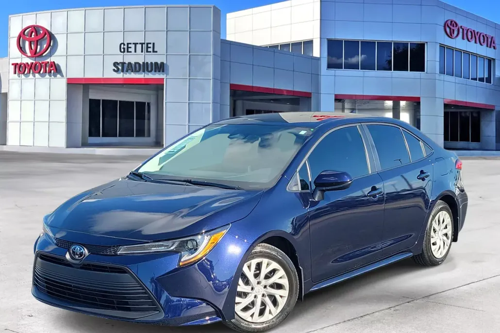 2025 Toyota Corolla LE photo 1