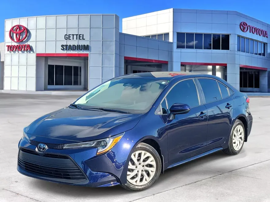 2025 Toyota Corolla LE photo 1