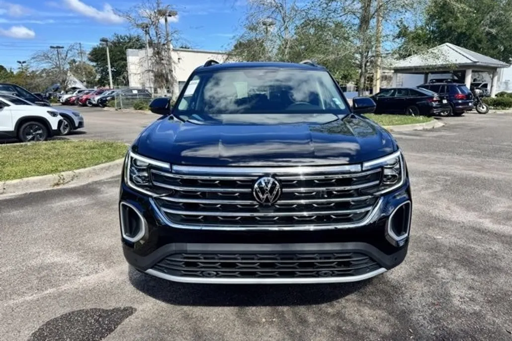 2026 Volkswagen Atlas SE photo 1
