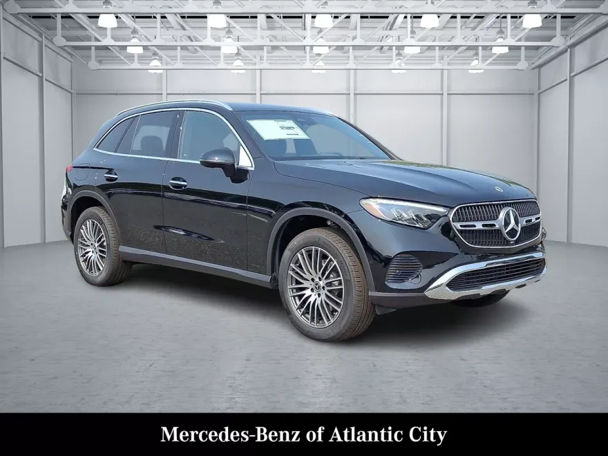 2025 Mercedes Benz GLC 300 4MATIC photo 1