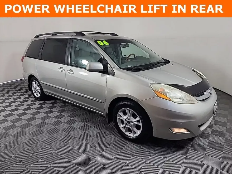 2006 Toyota Sienna XLE Limited photo 1