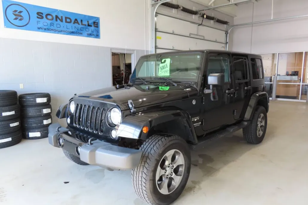 2017 Jeep Wrangler Unlimited Sahara photo 1