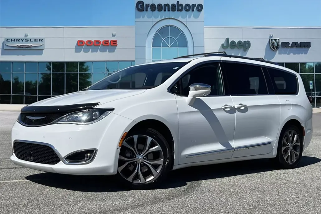 2017 Chrysler Pacifica Limited photo 1