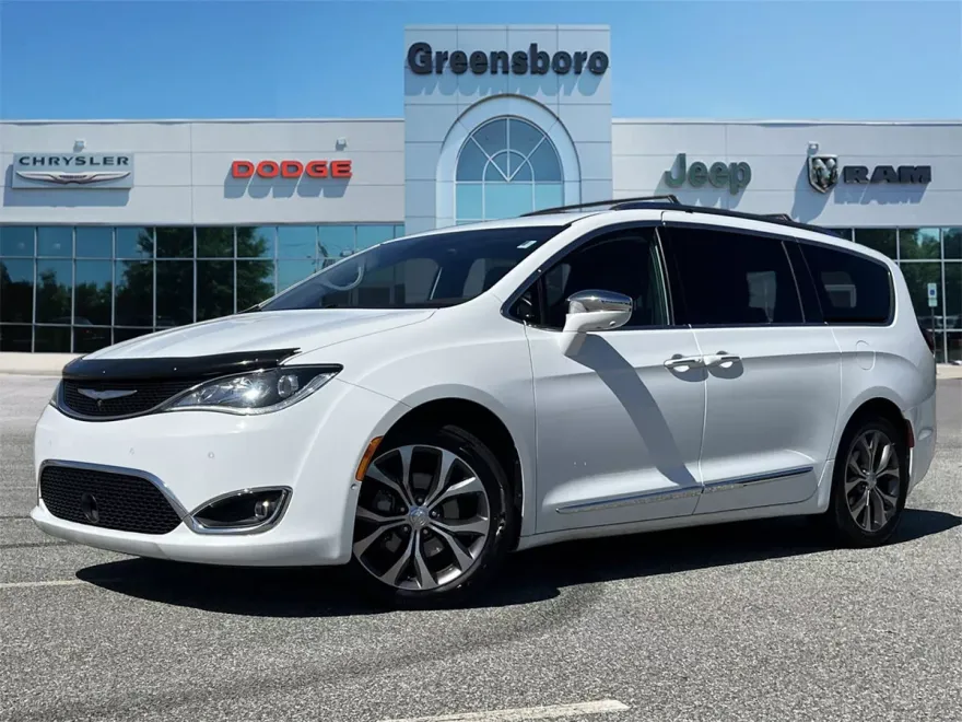 2017 Chrysler Pacifica Limited photo 1