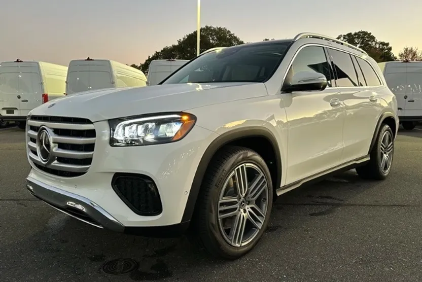 2026 Mercedes Benz GLS 450 4MATIC photo 1