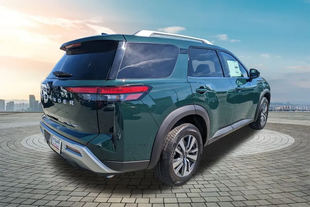 2025 Nissan Pathfinder SL photo 1
