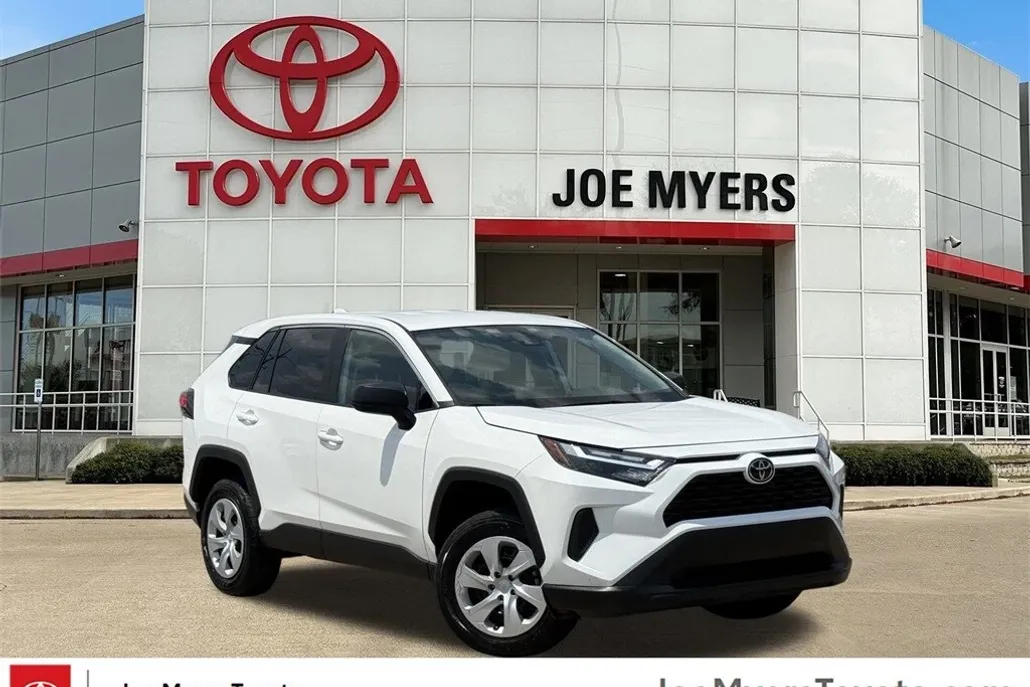 2024 Toyota RAV4 LE photo 1