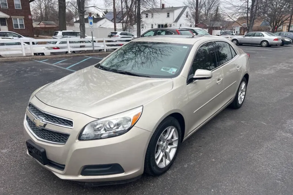 2013 Chevrolet Malibu 1LT photo 1